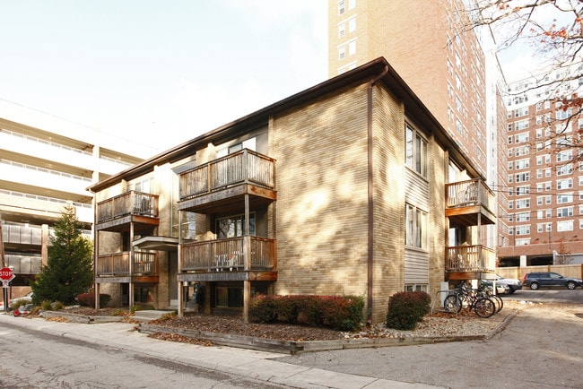 The Stratford Apartments in Ann Arbor, MI - Building Photo - Building Photo