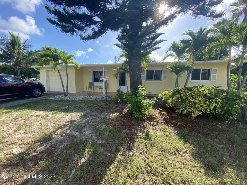 8800 Sea Shell Ln in Cape Canaveral, FL - Building Photo