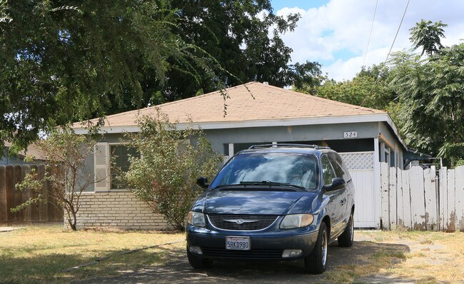 524-526 Leon Ave in Modesto, CA - Foto de edificio - Building Photo