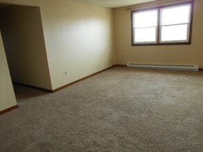 6557 Lincoln Ave in Lockport, NY - Foto de edificio - Building Photo