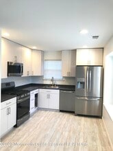 35 Winchester Ct in Matawan, NJ - Building Photo - Building Photo