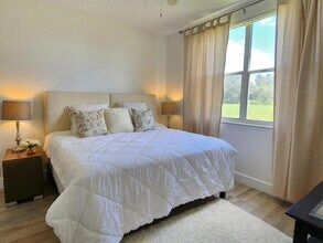 2060 Greenview Shores Blvd, Unit 305 in Wellington, FL - Building Photo - Building Photo