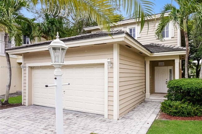 3326 NE 3rd Dr in Homestead, FL - Building Photo - Building Photo