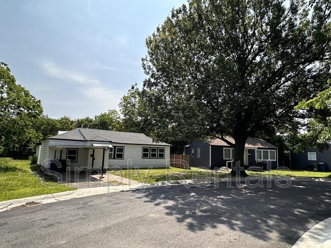 560 Loraine Cir in Greenville, TX - Building Photo - Building Photo