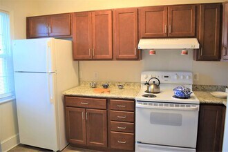 Colonial Village West in Arlington, VA - Building Photo - Building Photo