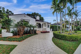 2454 SW 23rd Ter in Miami, FL - Building Photo - Building Photo