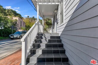 6117 Glen Holly St in Los Angeles, CA - Building Photo - Building Photo