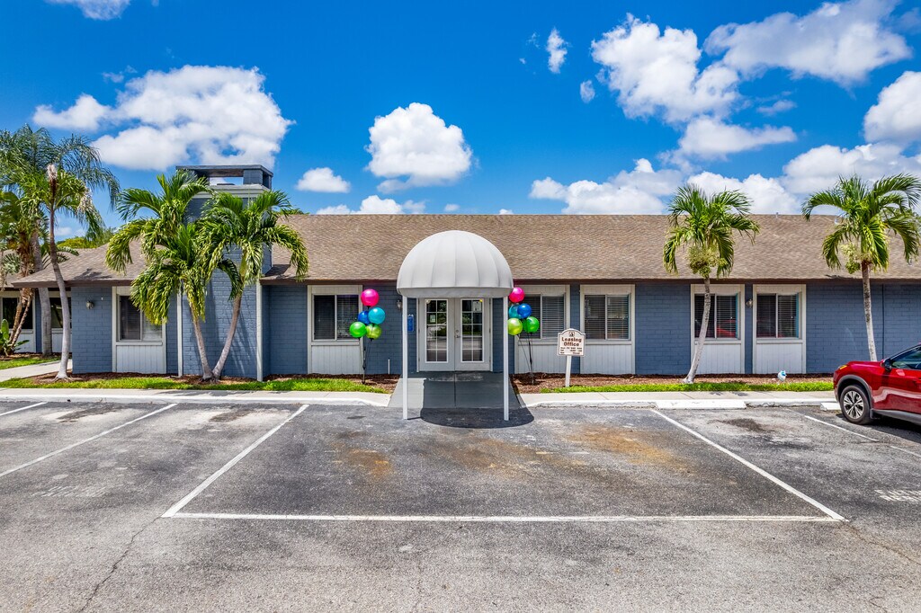 Brittany Bay Apartments Largo, FL Apartments