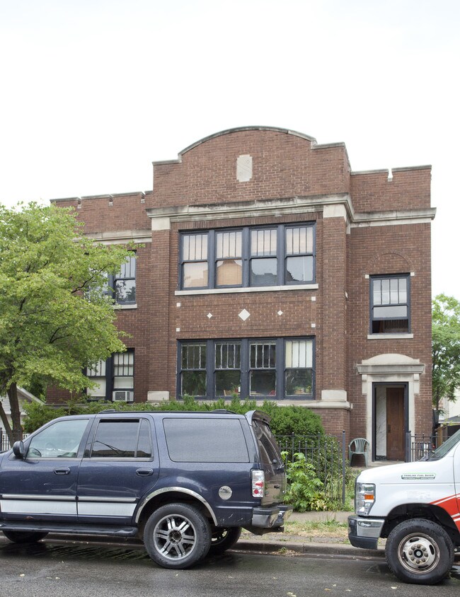 2239 N Kimball Ave in Chicago, IL - Foto de edificio - Building Photo