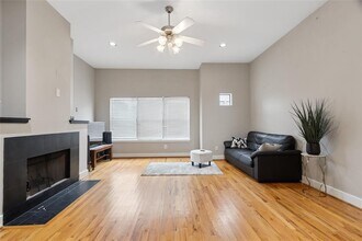 8686 Meadowcroft Dr in Houston, TX - Building Photo - Building Photo