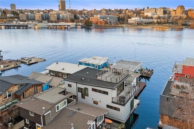property at 3146 Portage Bay Pl E