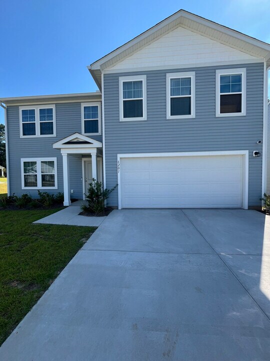 6201 Portsman Ln in Summerville, SC - Foto de edificio