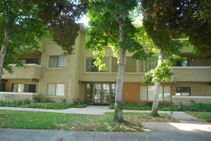 298-300 E Live Oak St Apartments