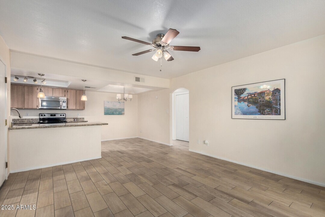 1125 E Broadway Rd in Tempe, AZ - Building Photo