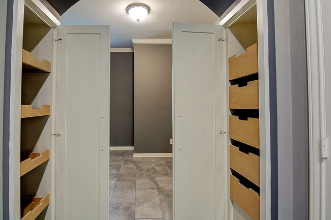 property at 1408 W Webster St