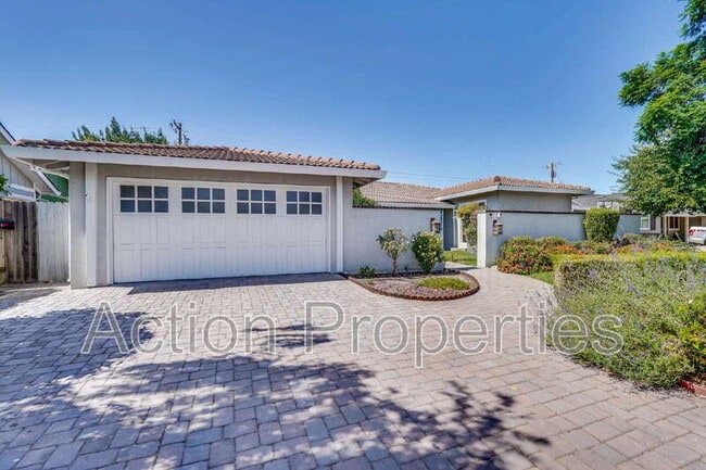 property at 3426 Woodstock Ln