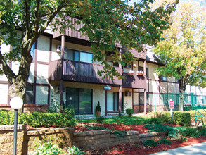 Oaks at Bentonshire in St. Cloud, MN - Foto de edificio - Building Photo