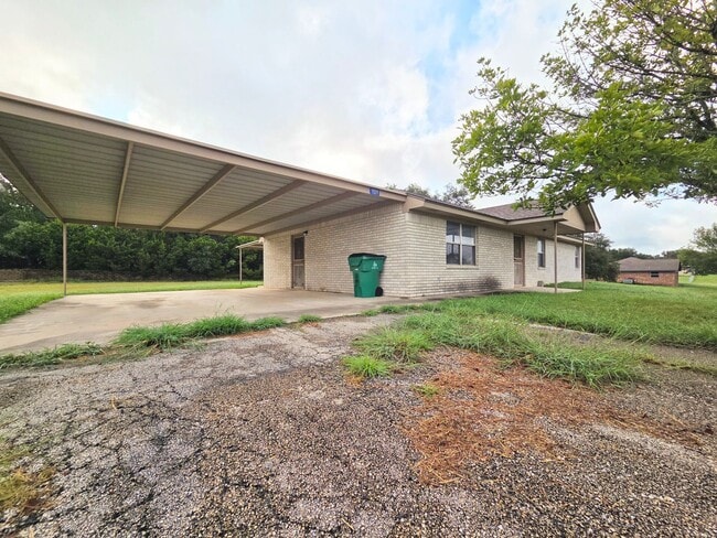 1009 Cherokee Trail in Kempner, TX - Building Photo - Building Photo