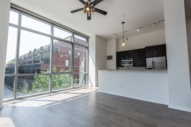 123 S Green St in Chicago, IL - Building Photo - Building Photo