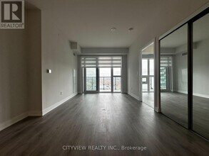 430-430 Square One Dr in Mississauga, ON - Building Photo - Building Photo