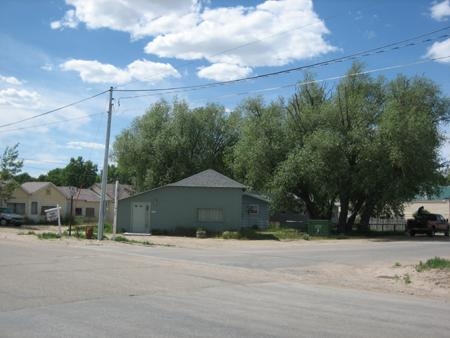 102-106 NE River St in Saratoga, WY - Building Photo