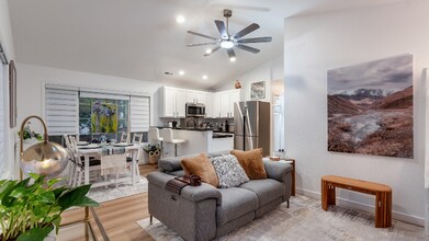 15270 SW Springdale Ct in Beaverton, OR - Building Photo - Building Photo