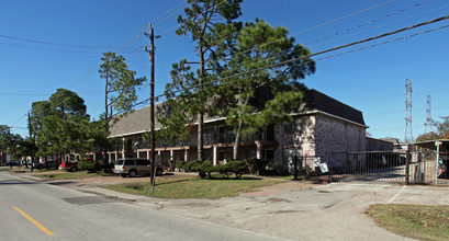 Innsbruck-Le Moyne in Houston, TX - Building Photo - Building Photo