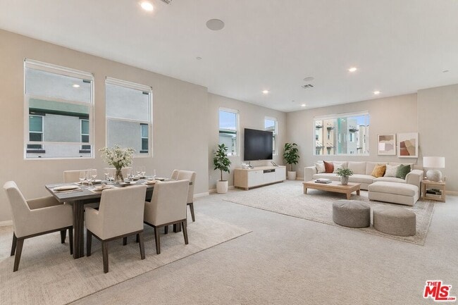 713 Daniel Freeman Cir in Inglewood, CA - Building Photo - Building Photo