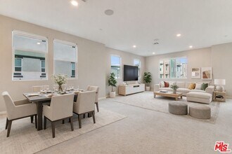 713 Daniel Freeman Cir in Inglewood, CA - Building Photo - Building Photo