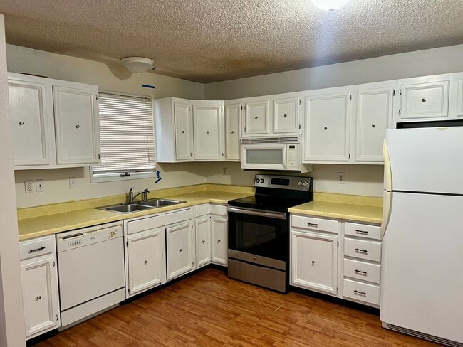 24046 Pillow Cir in Anchorage, AK - Building Photo - Building Photo