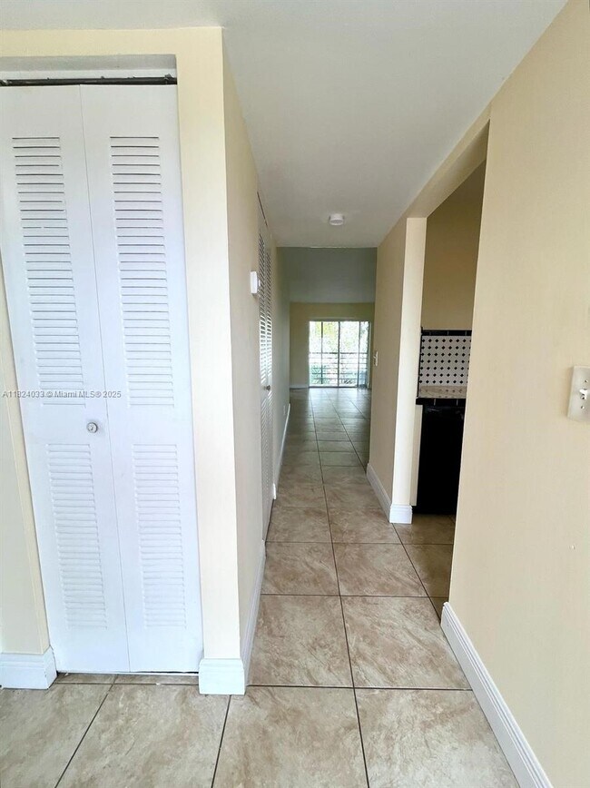 20800 NE 8th Ct in Miami, FL - Building Photo - Building Photo