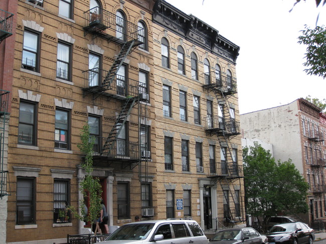 84-90 South 1st Street in Brooklyn, NY - Foto de edificio - Building Photo