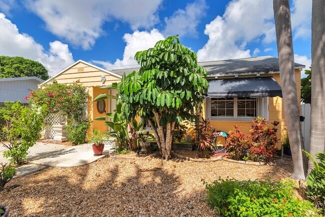 341 Nottingham Blvd in West Palm Beach, FL - Building Photo - Building Photo