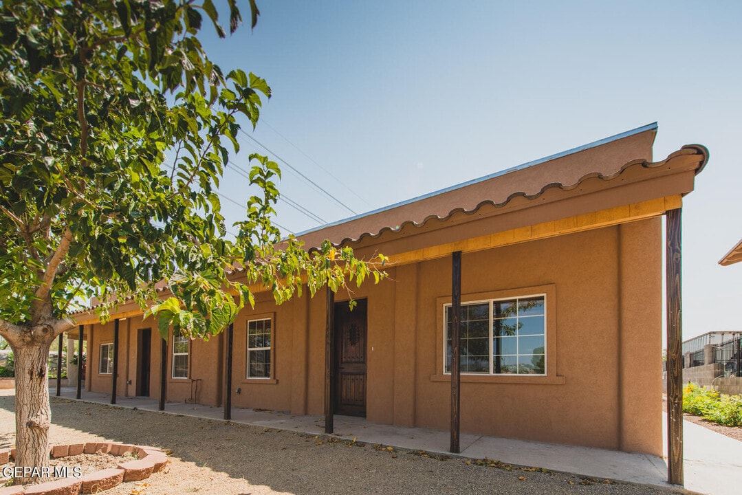 326 Coates Dr in El Paso, TX - Building Photo
