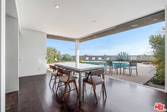 686 Enchanted Way in Los Angeles, CA - Building Photo - Building Photo