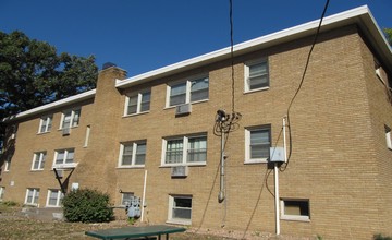 Larpenteur Apartments in St. Paul, MN - Building Photo - Building Photo