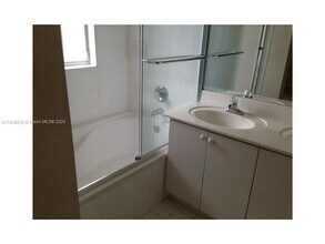 8830 W Flagler St in Miami, FL - Building Photo - Building Photo