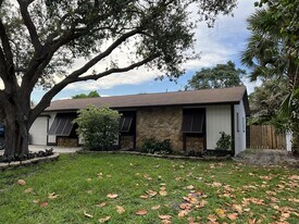 2545 Conroy Dr in West Palm Beach, FL - Building Photo