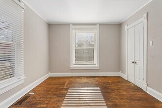 402 E Elm St in Urbana, IL - Foto de edificio - Building Photo