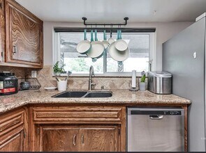 218 S Primrose St in Ridgecrest, CA - Building Photo - Building Photo