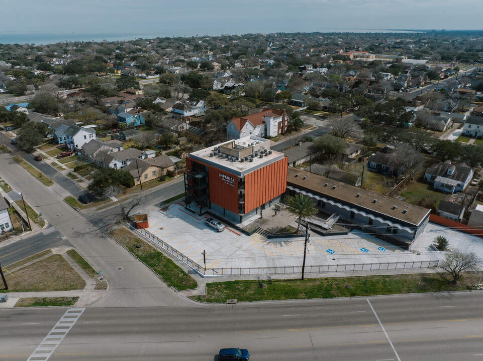 Imperial Apartments in Corpus Christi, TX - Building Photo