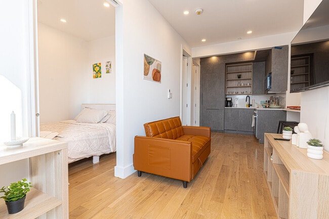 242 Schaefer St in Brooklyn, NY - Building Photo - Building Photo