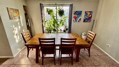 1360 W Evergreen Ave in Chicago, IL - Foto de edificio - Building Photo