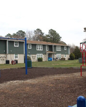 Cedarwood Manor in Highland Springs, VA - Foto de edificio - Building Photo