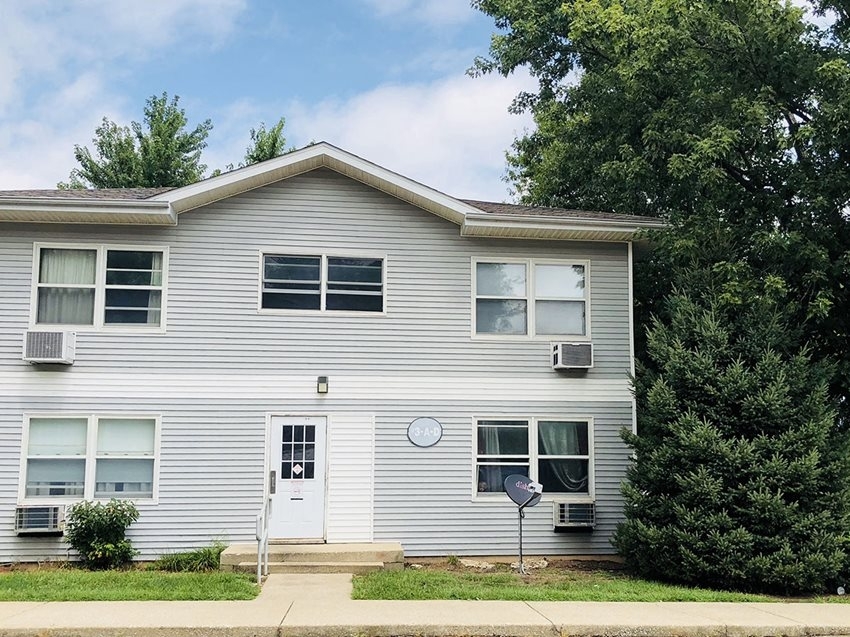 Virden Apartments in Virden, IL - Building Photo