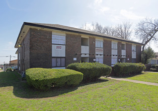 Virginia Apartments in Dallas, TX - Foto de edificio - Building Photo