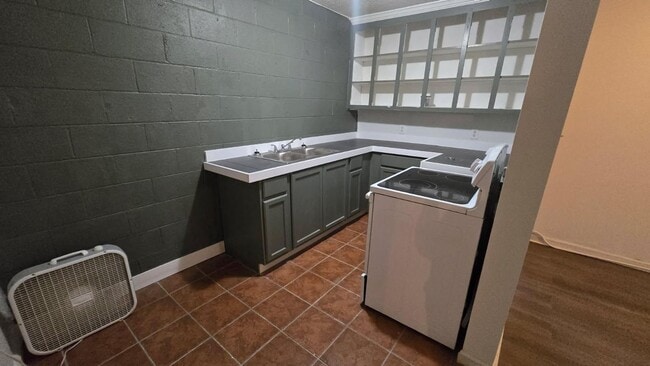 property at 60 Oneida Ln