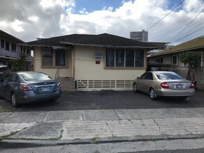 731 Paani St in Honolulu, HI - Building Photo - Building Photo