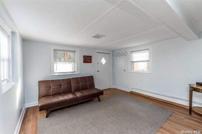 28 E Walnut St in Long Beach, NY - Building Photo - Building Photo