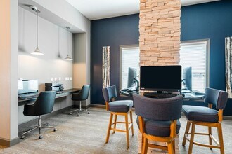 5200 Pointe W Cir in Richmond, TX - Building Photo - Building Photo